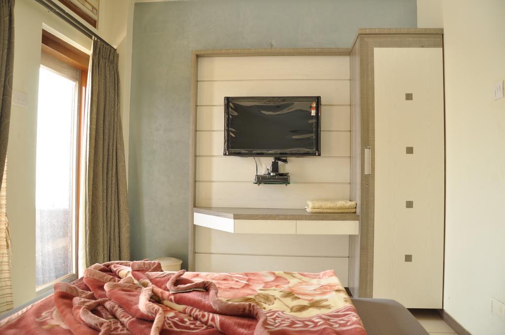 Raval Bunglow Hotel พันช์กานี ภายนอก รูปภาพ