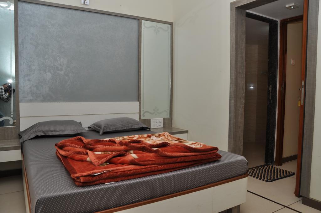 Raval Bunglow Hotel พันช์กานี ภายนอก รูปภาพ