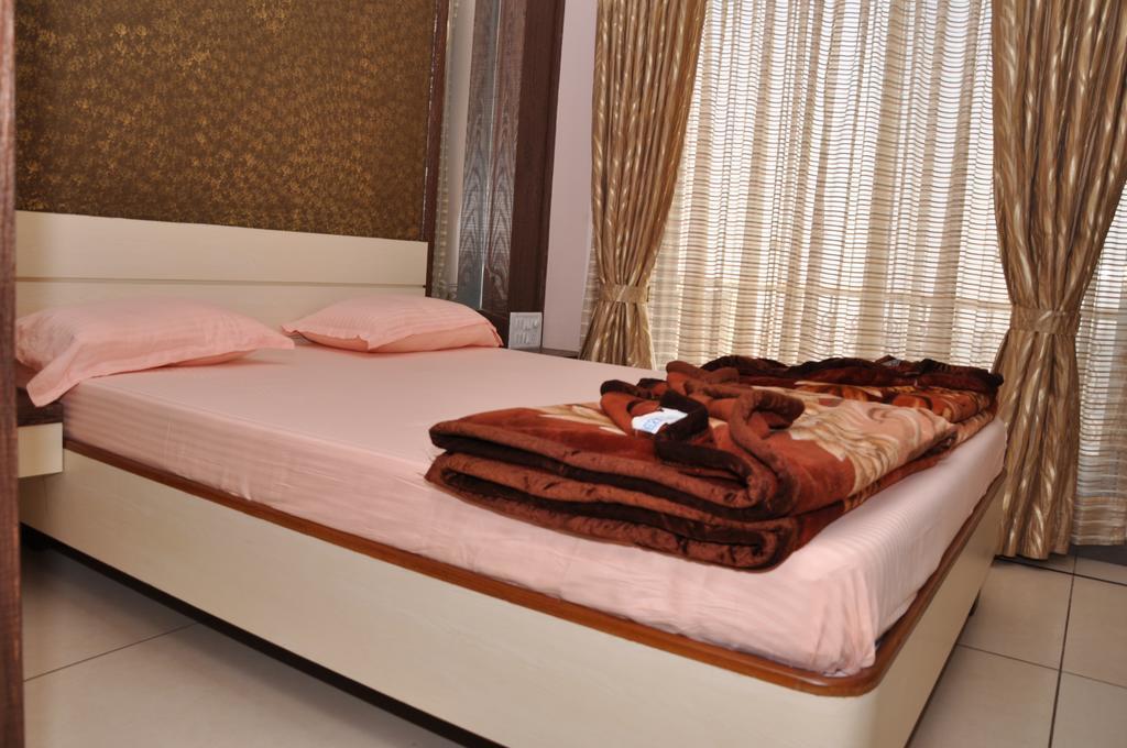 Raval Bunglow Hotel พันช์กานี ภายนอก รูปภาพ
